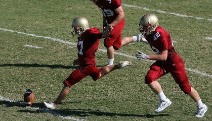 开云体育最新地址-上海海港在训练中尝试新阵型，提升中路压迫效果