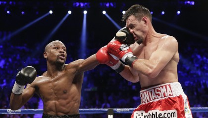 开云集团中国官网-UFC教练怒吼“上去干他”，战局瞬间逆转，精彩瞬间燃爆全场