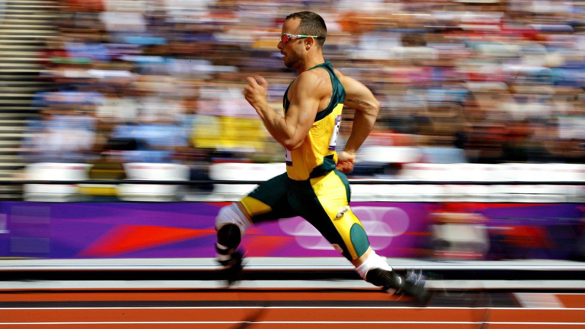 C罗赛后为小球员做示范，教练夸他耐心十足