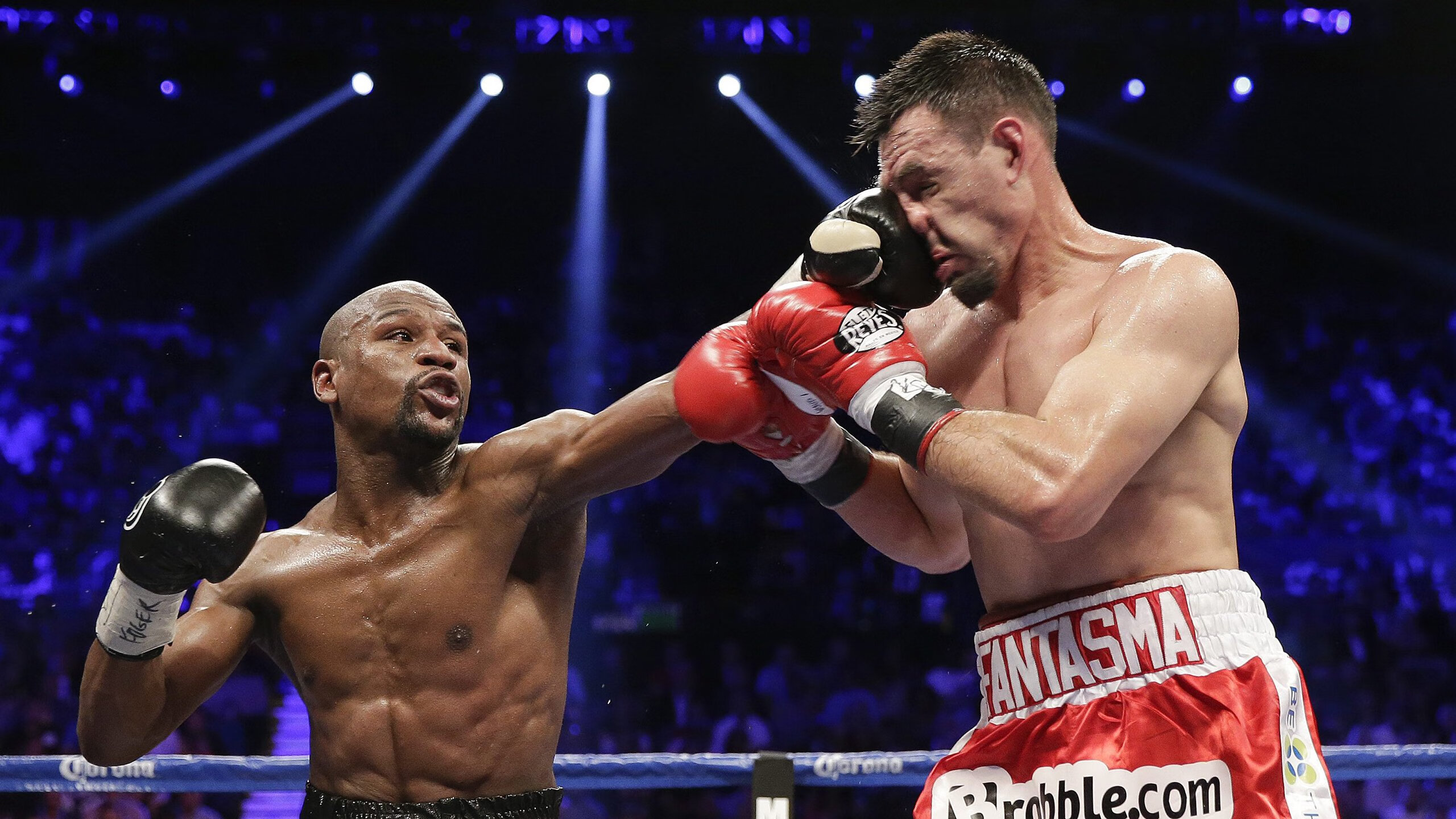 UFC教练怒吼“上去干他”，战局瞬间逆转，精彩瞬间燃爆全场