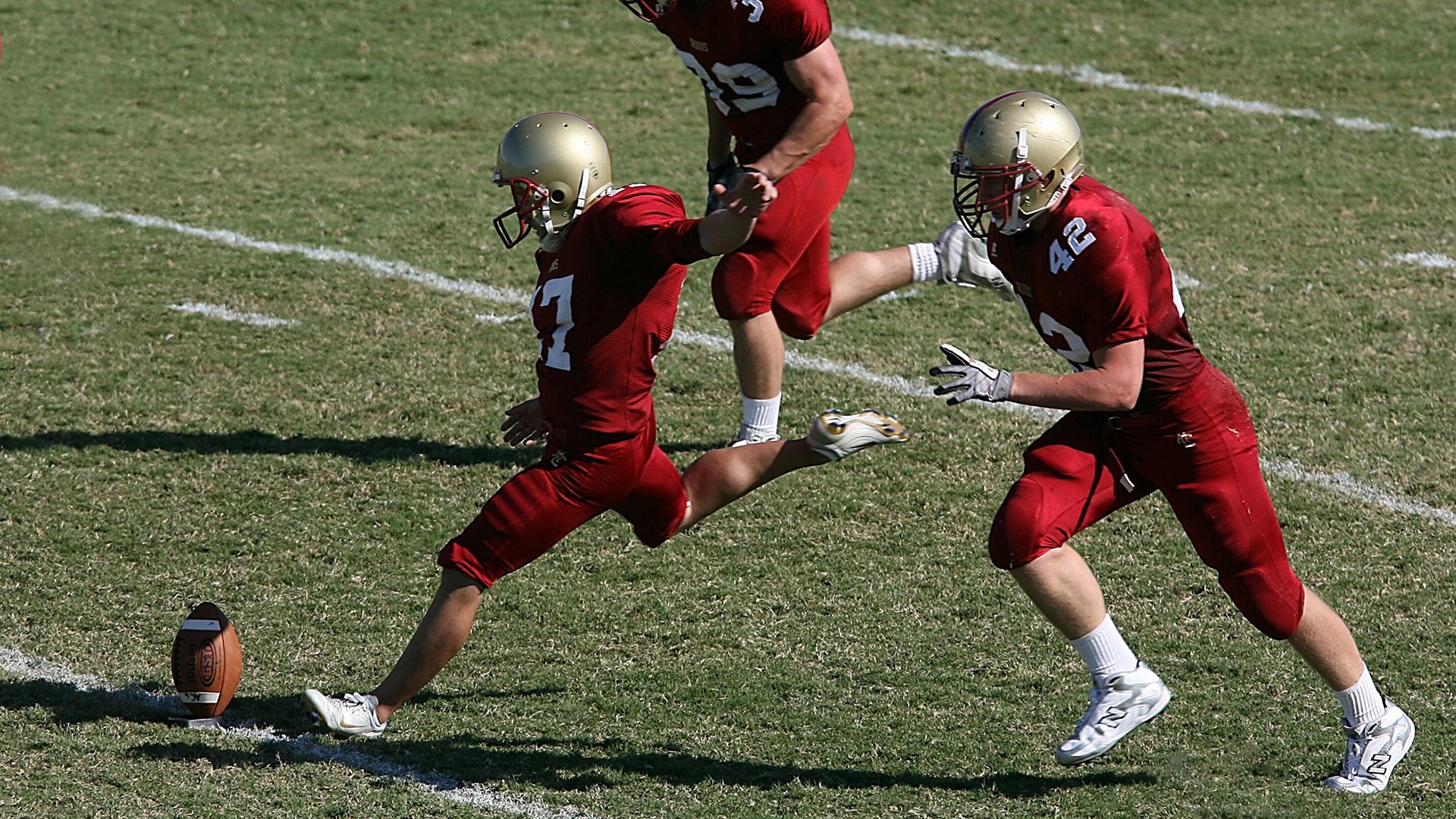上海海港在训练中尝试新阵型，提升中路压迫效果